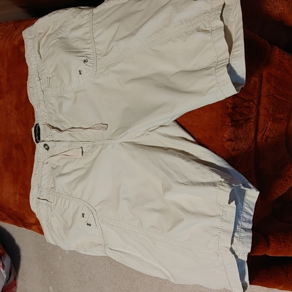 Jules & James Women's Cargo Shorts - Picture 3 of 9